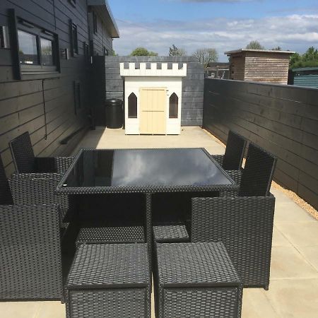 Willow Court Farm Studio South & Petting Farm, 8 Mins From Legoland & Windsor, 15 Mins From Lapland Uk Extérieur photo